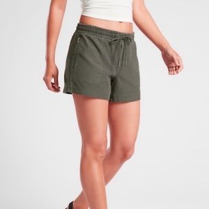 Athleta zip pocket green elastic waist shorts